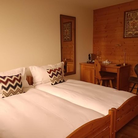 Hotel De Commune กืซตาด์ก ภายนอก รูปภาพ