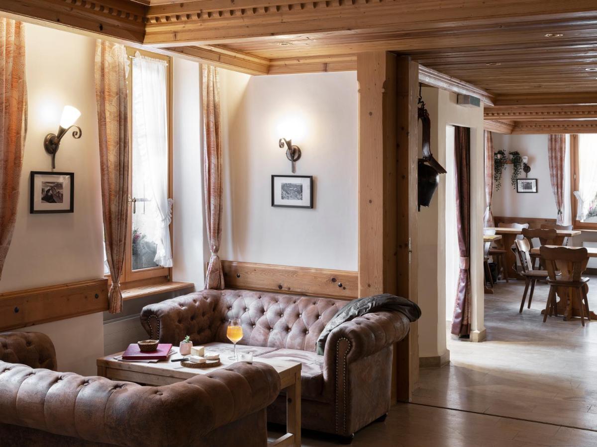 Hotel De Commune กืซตาด์ก ภายนอก รูปภาพ
