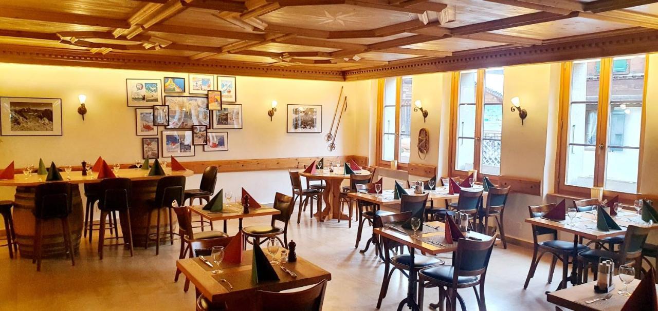 Hotel De Commune กืซตาด์ก ภายนอก รูปภาพ