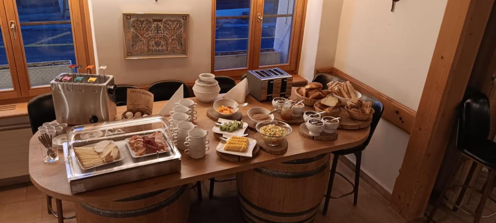 Hotel De Commune กืซตาด์ก ภายนอก รูปภาพ