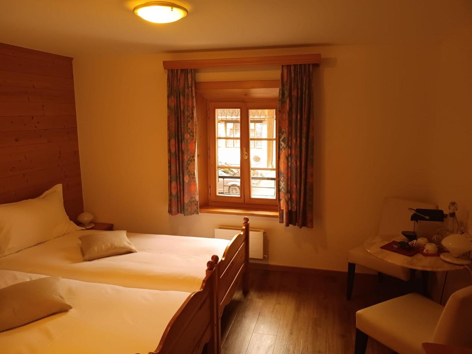 Hotel De Commune กืซตาด์ก ภายนอก รูปภาพ