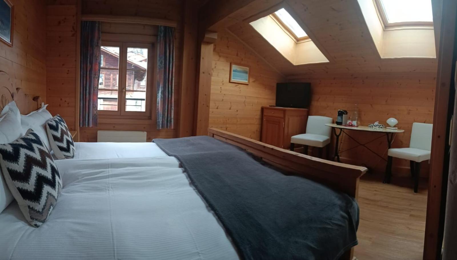 Hotel De Commune กืซตาด์ก ภายนอก รูปภาพ
