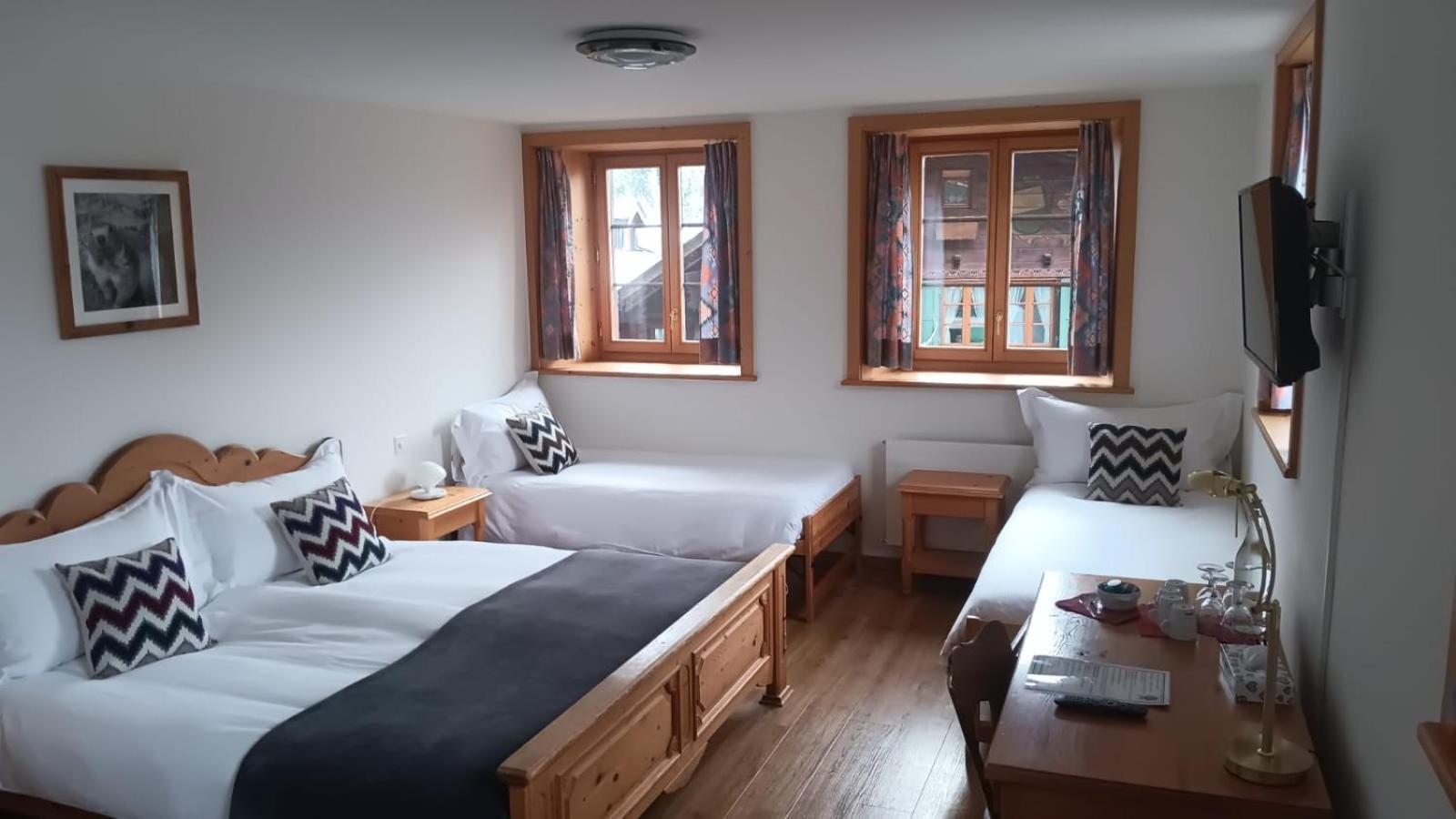 Hotel De Commune กืซตาด์ก ภายนอก รูปภาพ