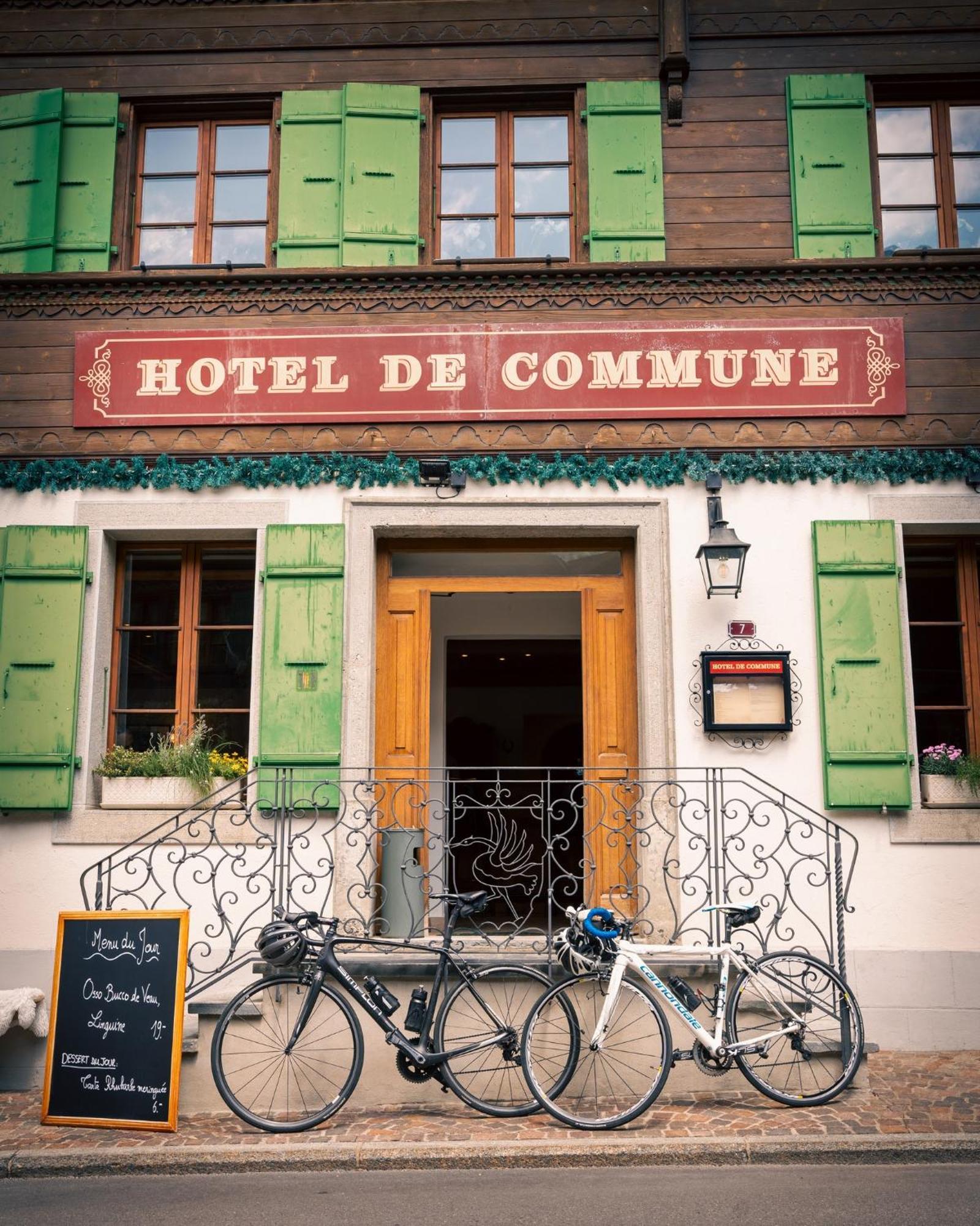 Hotel De Commune กืซตาด์ก ภายนอก รูปภาพ